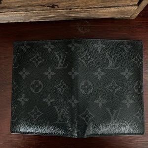louis vuitton wallet/passport cover